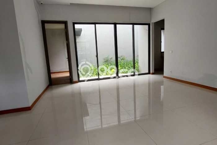 Rumah Elit LB 177m2 Siap Huni Desain Elegan di BSD Green Wich, Tangerang Rumah Elit LB 177m2 Siap Huni Desain Elegan di BSD Green Wich, Tangerang