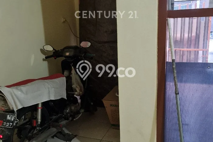 Disewakan! Rumah 3 Kamar Tidur &
1 Kamar Mandi di Tanjung Duren Selatan, Jakarta Barat Disewakan! Rumah 3 Kamar Tidur &
1 Kamar Mandi di Tanjung Duren Selatan, Jakarta Barat