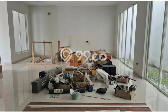 Rumah Mewah LB 330m2 Siap Pakai Desain Elegan di Keputih, Surabaya Rumah Mewah LB 330m2 Siap Pakai Desain Elegan di Keputih, Surabaya