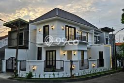 For Sale Rumah Mewah Exclusive di Rungkut, Surabaya For Sale Rumah Mewah Exclusive di Rungkut, Surabaya