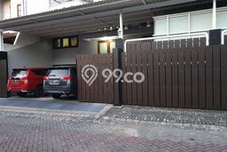 Rumah Mewah LB 200m2 Siap Pakai Desain Elegan di Citraland, Surabaya Rumah Mewah LB 200m2 Siap Pakai Desain Elegan di Citraland, Surabaya