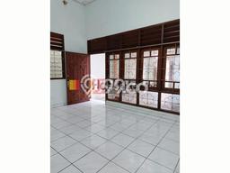 Lokasi terbaik! Rumah siap pakai disewakan di Semarang Timur LB 260m2 Lokasi terbaik! Rumah siap pakai disewakan di Semarang Timur LB 260m2