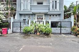 Rumah Mewah Siap Huni LT 240m2 di Kebayoran Baru, Jakarta Selatan Rumah Mewah Siap Huni LT 240m2 di Kebayoran Baru, Jakarta Selatan