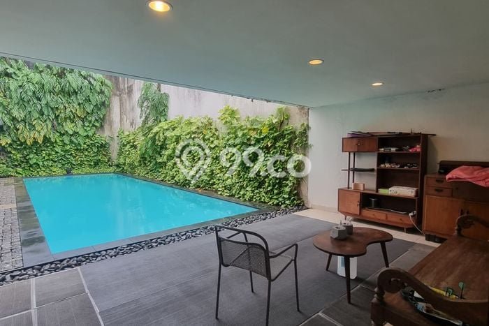 Lokasi strategis! Rumah siap pakai dikontrakkan di Kebayoran Baru LB 450m2 Lokasi strategis! Rumah siap pakai dikontrakkan di Kebayoran Baru LB 450m2