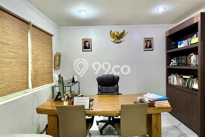 Unit Ruko Dijual di Jakarta Selatan LT 83m2 & LB 365m2 Unit Ruko Dijual di Jakarta Selatan LT 83m2 & LB 365m2
