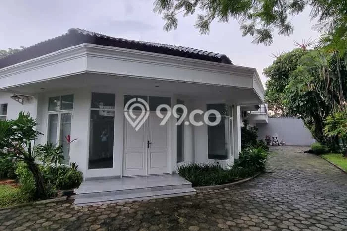Sewa Rumah Strategis LT 910m2 / LB 483m2 di Kemang, Jakarta Selatan Sewa Rumah Strategis LT 910m2 / LB 483m2 di Kemang, Jakarta Selatan