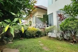 Sewa Rumah Strategis di Pondok Indah LT 350m2 / LB 820m2 Siap Huni Sewa Rumah Strategis di Pondok Indah LT 350m2 / LB 820m2 Siap Huni