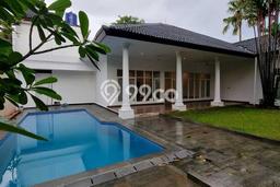 Sewa Rumah Strategis LT 910m2 / LB 483m2 di Kemang, Jakarta Selatan Sewa Rumah Strategis LT 910m2 / LB 483m2 di Kemang, Jakarta Selatan