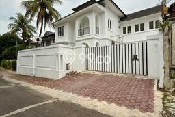 Ready to Use! Premium House LT 467m2 Desain Modern di Kemang Ready to Use! Premium House LT 467m2 Desain Modern di Kemang