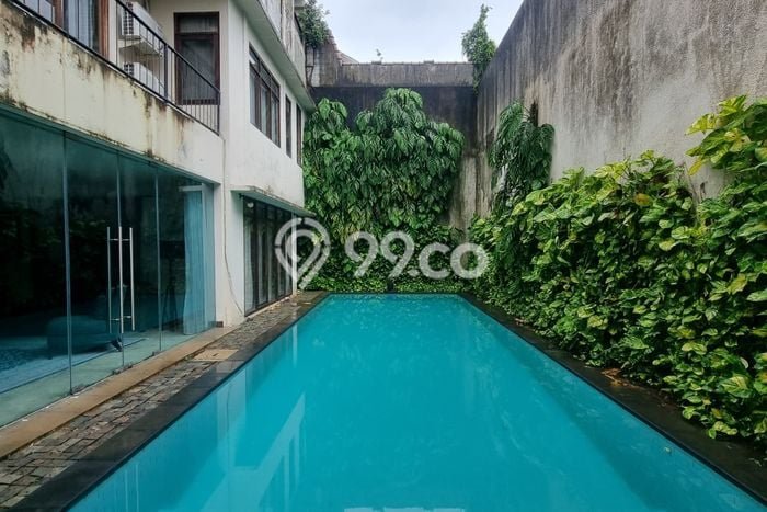 Lokasi strategis! Rumah siap pakai dikontrakkan di Kebayoran Baru LB 450m2 Lokasi strategis! Rumah siap pakai dikontrakkan di Kebayoran Baru LB 450m2