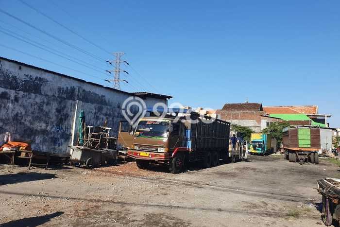 Unit Gudang Dijual di Surabaya LT 2824m2 & LB 300m2 Unit Gudang Dijual di Surabaya LT 2824m2 & LB 300m2