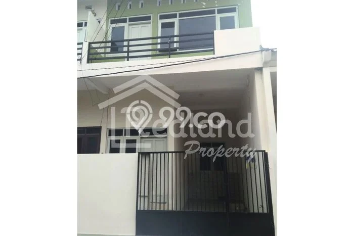 Lokasi terbaik! Rumah siap pakai dikontrakkan di Semarang Utara LB 120m2 Lokasi terbaik! Rumah siap pakai dikontrakkan di Semarang Utara LB 120m2