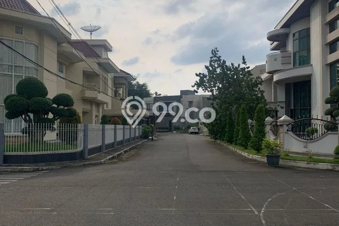 Tanah Dijual Lokasi Medan Polonia, Medan dengan Luas Tanah 575m2 dan Status - Tanah Dijual Lokasi Medan Polonia, Medan dengan Luas Tanah 575m2 dan Status -