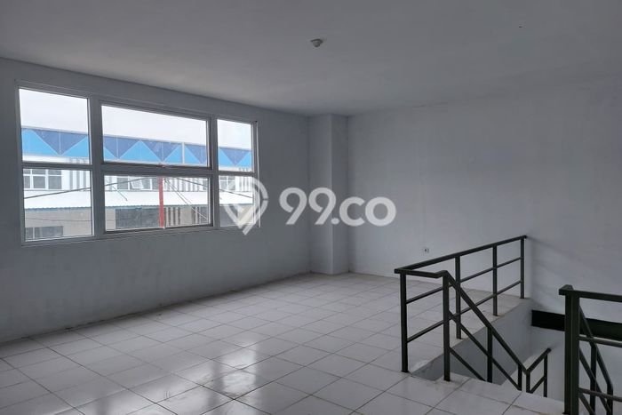 LOKASI PREMIUM! Gudang Kawasan Niaga Kawasan Tangerang, Luas 375m², Siap Operasional LOKASI PREMIUM! Gudang Kawasan Niaga Kawasan Tangerang, Luas 375m², Siap Operasional
