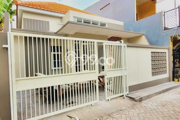 For Sale Rumah 2 Kamar Lokasi Ideal Nyaman dan Strategis di Sidoarjo For Sale Rumah 2 Kamar Lokasi Ideal Nyaman dan Strategis di Sidoarjo