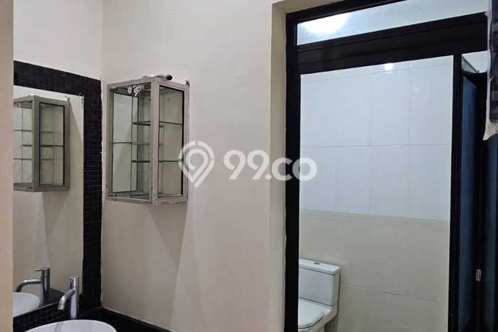 Rumah Sewa Surabaya LT 200m2 LB 350m2 Kawasan Semolowaru Rumah Sewa Surabaya LT 200m2 LB 350m2 Kawasan Semolowaru