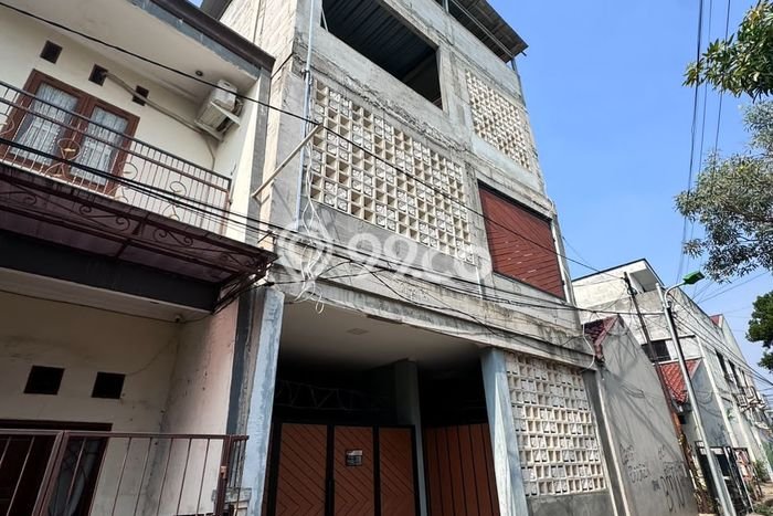 Rumah Elit LB 482m2 Siap Huni Desain Elegan di Pondok Kelapa, Jakarta Timur Rumah Elit LB 482m2 Siap Huni Desain Elegan di Pondok Kelapa, Jakarta Timur