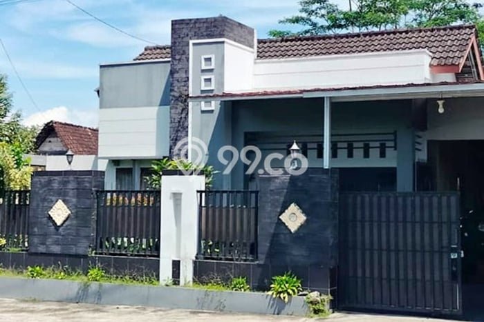 Jual Rumah Bagus Siap Huni LB 200m2 di Tingkir, Salatiga Jual Rumah Bagus Siap Huni LB 200m2 di Tingkir, Salatiga