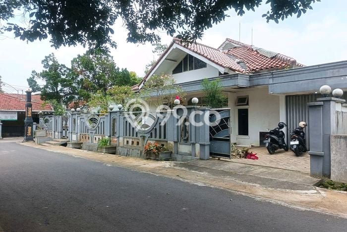 Rumah Cantik Siap Pakai Di Argomulyo Luas 200m2 Aman Rumah Cantik Siap Pakai Di Argomulyo Luas 200m2 Aman