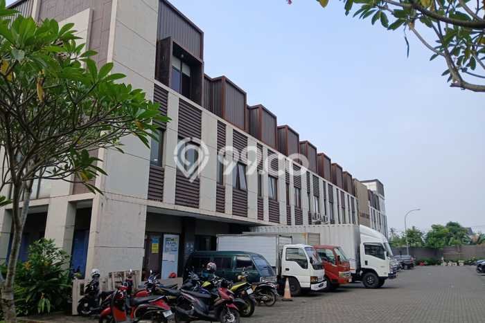 Ruko di , Luas 218m2m², Lokasi Strategis Ruko di , Luas 218m2m², Lokasi Strategis
