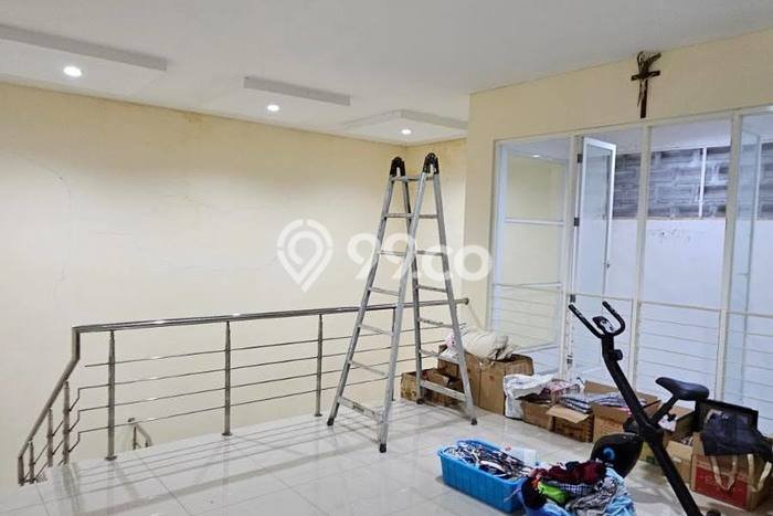 Rumah Modern 4 KT di Mulyosari Surabaya Semi Furnished Rumah Modern 4 KT di Mulyosari Surabaya Semi Furnished