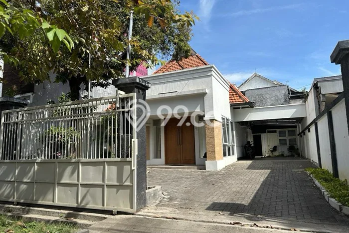 Lokasi strategis! Rumah siap pakai disewakan di Gubeng LB 250m2 Lokasi strategis! Rumah siap pakai disewakan di Gubeng LB 250m2
