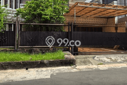 Rumah Elit Modern Tanpa Renovasi di Dharma Husada Surabaya Rumah Elit Modern Tanpa Renovasi di Dharma Husada Surabaya