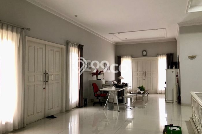 Dijual Rumah Mewah Megah Dengan View Eksklusif di Graha, Surabaya Dijual Rumah Mewah Megah Dengan View Eksklusif di Graha, Surabaya