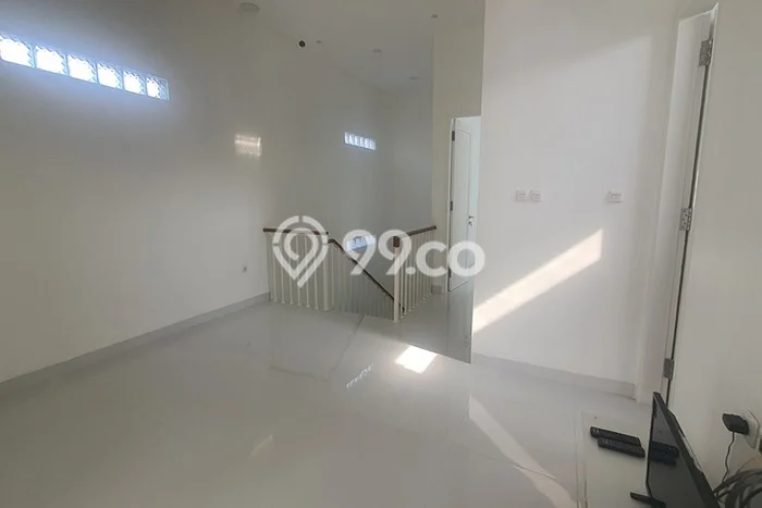 Rumah Strategis Minimalis Lb 142m2 di BSD, Tangerang Selatan Rumah Strategis Minimalis Lb 142m2 di BSD, Tangerang Selatan