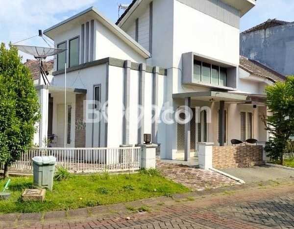 Disewakan! Rumah 3 Kamar Tidur &
2 Kamar Mandi di Villa Puncak Tidar, Malang Disewakan! Rumah 3 Kamar Tidur &
2 Kamar Mandi di Villa Puncak Tidar, Malang