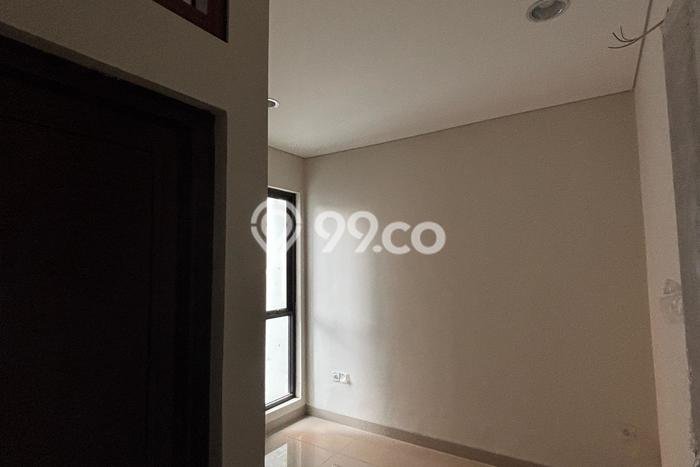 Dijual Hunian Rumah Terawat 2 KT di Taman Surya, Jakarta Barat Dijual Hunian Rumah Terawat 2 KT di Taman Surya, Jakarta Barat