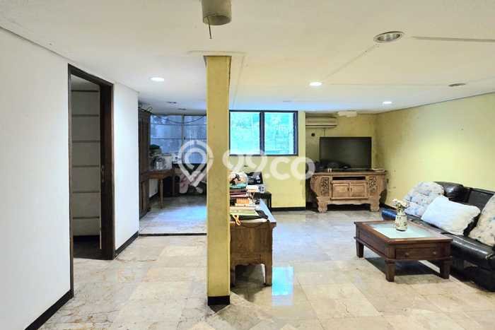 Siap Huni Rumah Mewah 4 Kamar di Kebayoran Baru Dekat ke Mana Pun Siap Huni Rumah Mewah 4 Kamar di Kebayoran Baru Dekat ke Mana Pun