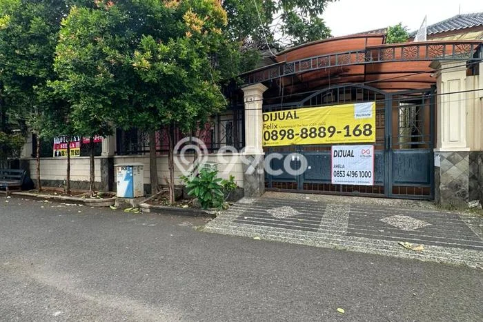 Ready to Use! Luxury House LT 550m2 Desain Elegan di Senayan Ready to Use! Luxury House LT 550m2 Desain Elegan di Senayan