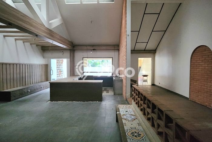 Unit Komersial Dijual di Jakarta Selatan LT 365m2 & LB 360m2 Unit Komersial Dijual di Jakarta Selatan LT 365m2 & LB 360m2