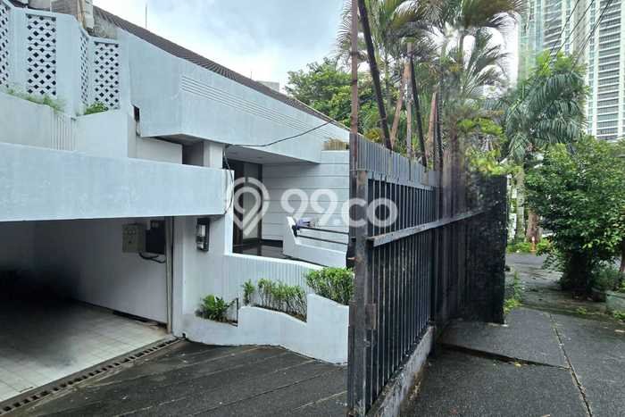 Siap Huni Rumah Mewah 4 Kamar di Kebayoran Baru Dekat ke Mana Pun Siap Huni Rumah Mewah 4 Kamar di Kebayoran Baru Dekat ke Mana Pun