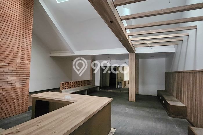 Unit Komersial Dijual di Jakarta Selatan LT 365m2 & LB 360m2 Unit Komersial Dijual di Jakarta Selatan LT 365m2 & LB 360m2
