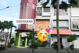 Disewakan Ruko komersial di Blimbing luas bangunan 180m2 Disewakan Ruko komersial di Blimbing luas bangunan 180m2