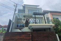 UNIT TERBATAS! Rumah area , 4 KT, LT 110m2m² LB 308m2m² UNIT TERBATAS! Rumah area , 4 KT, LT 110m2m² LB 308m2m²