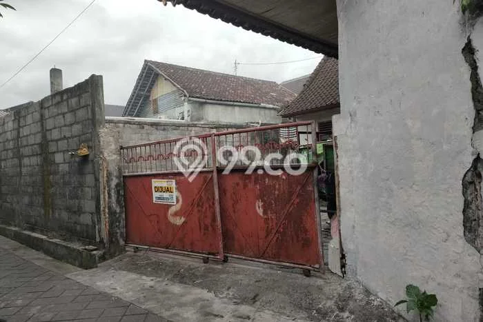 Unit Kost Dijual di Kawasan Denpasar Utara Denpasar dengan 7 KT Unit Kost Dijual di Kawasan Denpasar Utara Denpasar dengan 7 KT