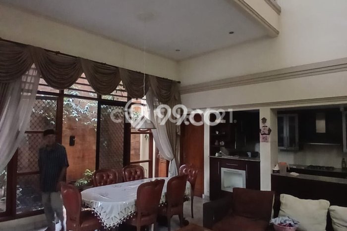 Ready to Use! Premium House LT 315m2 Desain Elegan di Pulomas Ready to Use! Premium House LT 315m2 Desain Elegan di Pulomas