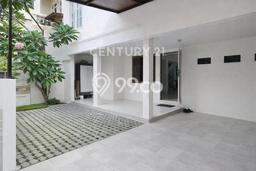 Rumah Modern Cantik 4 KT Bisa Langsung Pindah di Kelapa Gading Rumah Modern Cantik 4 KT Bisa Langsung Pindah di Kelapa Gading