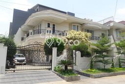 Hunian Mewah LB 650m2 Siap Pakai Desain Elegan di Pluit, Jakarta Utara Hunian Mewah LB 650m2 Siap Pakai Desain Elegan di Pluit, Jakarta Utara