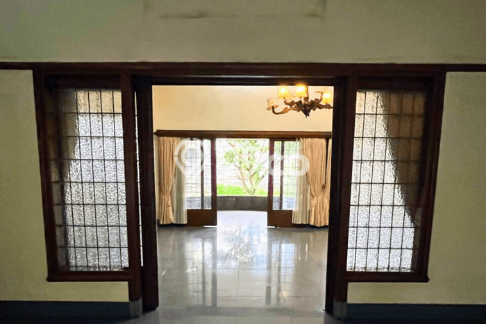 Siap Huni Rumah Mewah 5 Kamar di Bandung Wetan Dekat ke Mana Pun Siap Huni Rumah Mewah 5 Kamar di Bandung Wetan Dekat ke Mana Pun