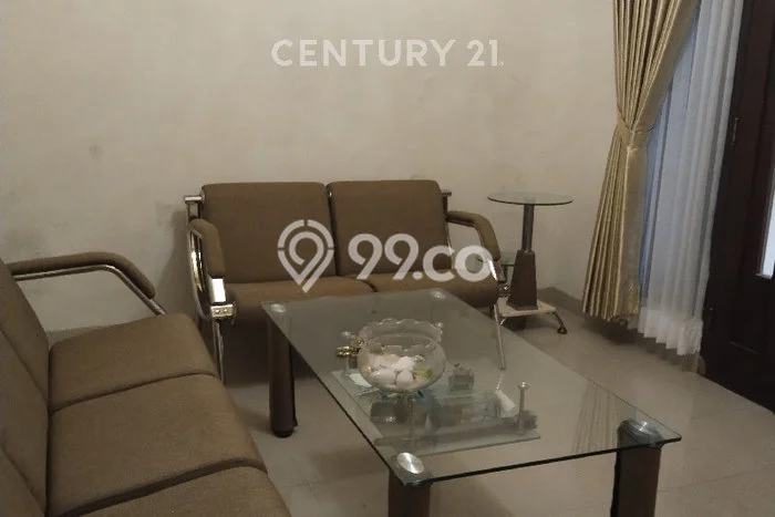 Lokasi terbaik! Rumah siap huni dikontrakkan di Cempaka Putih LB 250m2 Lokasi terbaik! Rumah siap huni dikontrakkan di Cempaka Putih LB 250m2