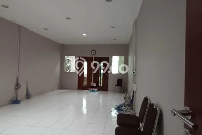 Ruko Disewa di Penjaringan, Jakarta Utara, LT 81m2 / LB 303m2 Ruko Disewa di Penjaringan, Jakarta Utara, LT 81m2 / LB 303m2