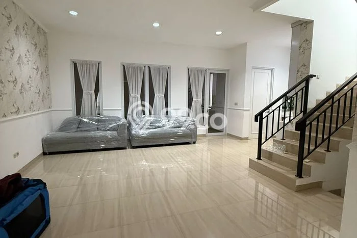 Rumah Mewah LB 127m2 Siap Pakai Desain Elegan di Duta Garden, Tangerang Rumah Mewah LB 127m2 Siap Pakai Desain Elegan di Duta Garden, Tangerang