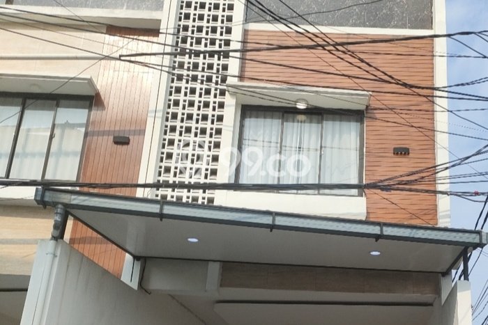 Rumah Strategis Minimalis Lb 120m2 di Cempaka Putih, Jakarta Pusat Rumah Strategis Minimalis Lb 120m2 di Cempaka Putih, Jakarta Pusat