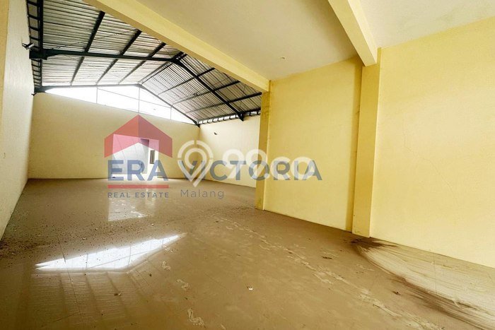 Ruko Kawasan Pakis, Luas 180m², Akses Utama, Siap Operasional Ruko Kawasan Pakis, Luas 180m², Akses Utama, Siap Operasional