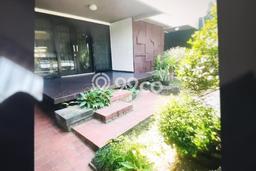 Rumah Premium LT 313m2m² / LB 249m2m² di Kompleks Perumahan Dieng, Malang Rumah Premium LT 313m2m² / LB 249m2m² di Kompleks Perumahan Dieng, Malang