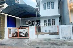 Rumah Modern 3 KT di Pakuwon Indah Surabaya Unfurnished Rumah Modern 3 KT di Pakuwon Indah Surabaya Unfurnished